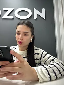 Snapshot of Sweet_Lollypop chatting on 02/27/25, 04:43 Sweet Lollypop online show from 02/27/25, 04:43
