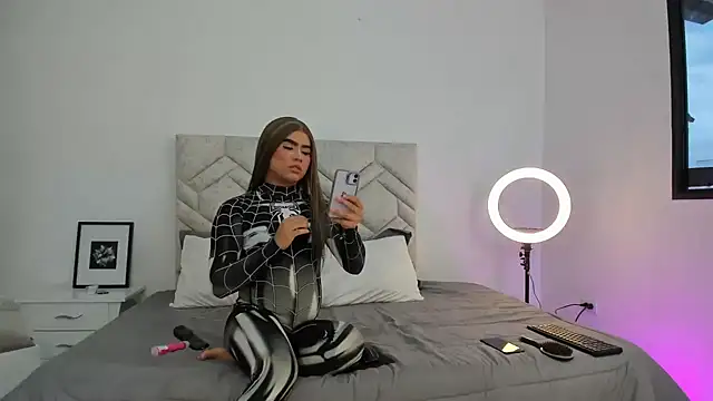 LauraBonnet7 online show from 12/03/24, 12:55