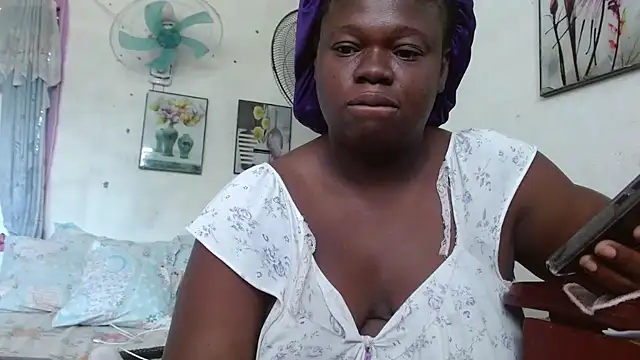 Snapshot of SherBunnyBoo87 chatting on 03/06/25, 04:28 SherBunnyBoo87 online show from 03/06/25, 04:28