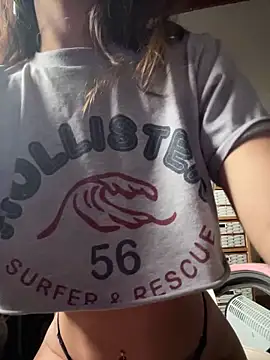 LittleBabyCat22 online show from 04/15/26, 12:10