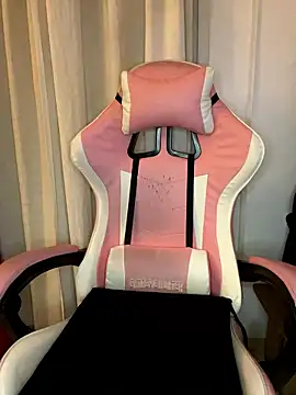 Snapshot of LittleBabyCat22 chatting on 01/17/26, 05:11 LittleBabyCat22 online show from 01/17/26, 05:11