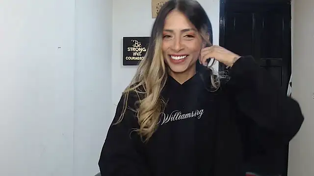 Liamiler01  online show from 09/23/25, 12:34