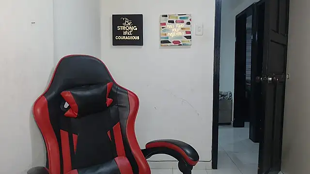 Liamiler01  online show from 11/11/25, 12:05