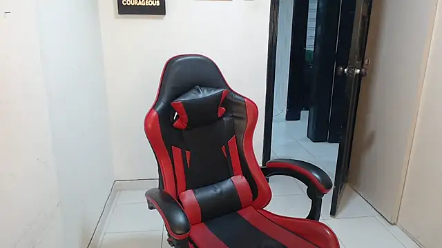 Liamiler01  online show from 11/25/25, 11:37