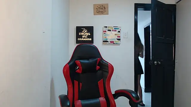 Liamiler01  online show from 10/20/25, 12:38