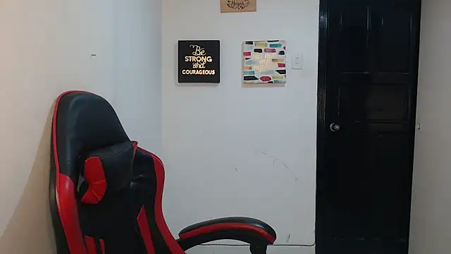 Liamiler01  online show from 10/22/25, 12:37