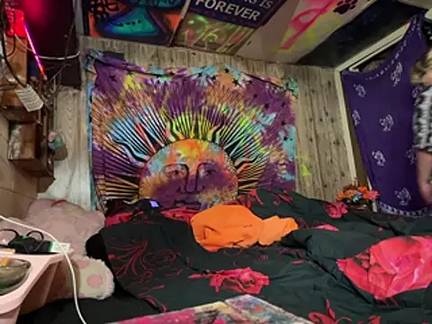 TrashleyRosebud online show from 01/15/26, 06:33