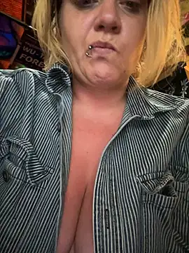 TrashleyRosebud online show from 11/03/25, 12:53