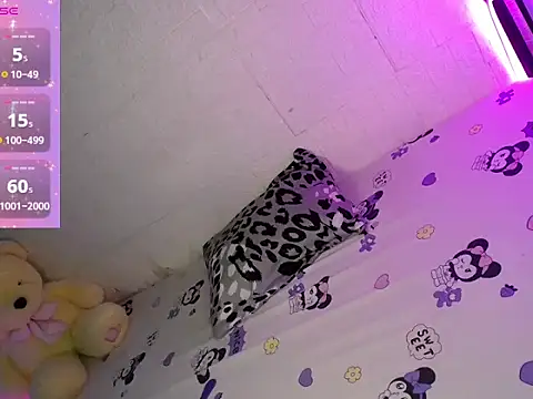 katie white online show from 10/19/25, 08:28