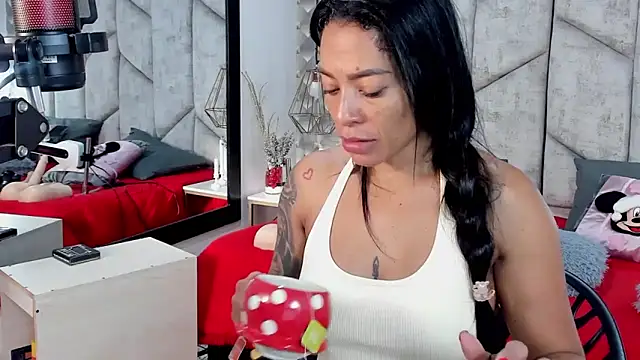 Snapshot of NiicolleMiller chatting on 11/20/25, 11:55 NiicolleMiller online show from 11/20/25, 11:55