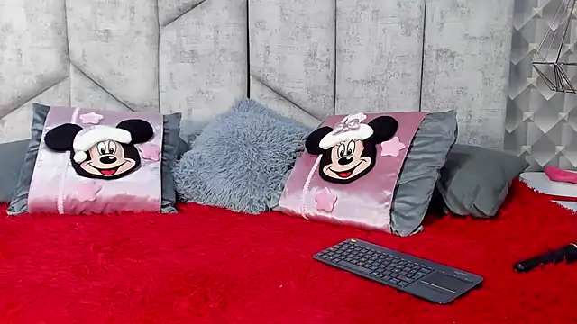 Snapshot of NiicolleMiller chatting on 11/28/25, 09:42 NiicolleMiller online show from 11/28/25, 09:42