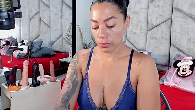 Snapshot of NiicolleMiller chatting on 11/21/25, 11:20 NiicolleMiller online show from 11/21/25, 11:20