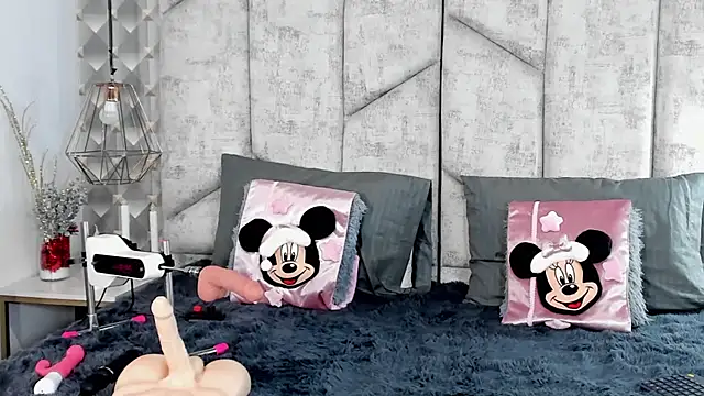 Snapshot of NiicolleMiller chatting on 11/14/25, 12:14 NiicolleMiller online show from 11/14/25, 12:14