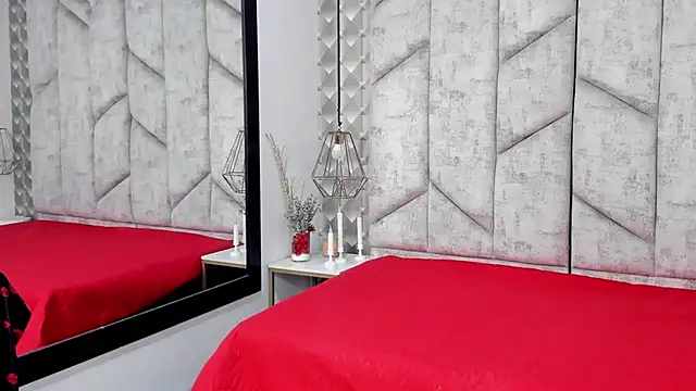 Snapshot of NiicolleMiller chatting on 12/16/25, 05:17 NiicolleMiller online show from 12/16/25, 05:17