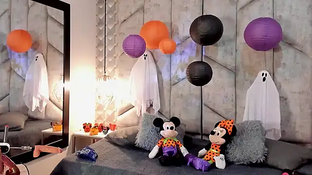 Snapshot of NiicolleMiller chatting on 10/30/25, 11:41 NiicolleMiller online show from 10/30/25, 11:41