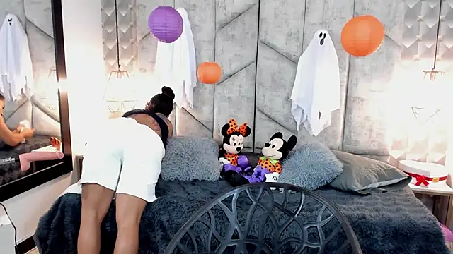 Snapshot of NiicolleMiller chatting on 10/20/25, 12:17 NiicolleMiller online show from 10/20/25, 12:17