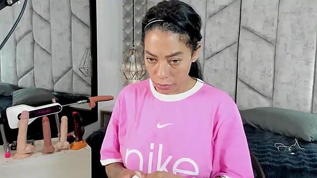 Snapshot of NiicolleMiller chatting on 11/10/25, 11:37 NiicolleMiller online show from 11/10/25, 11:37