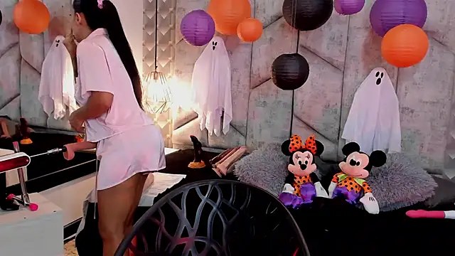 Snapshot of NiicolleMiller chatting on 10/26/25, 12:38 NiicolleMiller online show from 10/26/25, 12:38