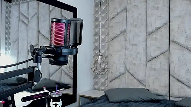 Snapshot of NiicolleMiller chatting on 11/08/25, 01:03 NiicolleMiller online show from 11/08/25, 01:03