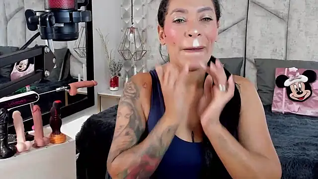 Snapshot of NiicolleMiller chatting on 11/13/25, 12:09 NiicolleMiller online show from 11/13/25, 12:09