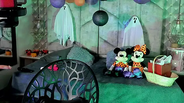 Snapshot of NiicolleMiller chatting on 10/30/25, 11:45 NiicolleMiller online show from 10/30/25, 11:45