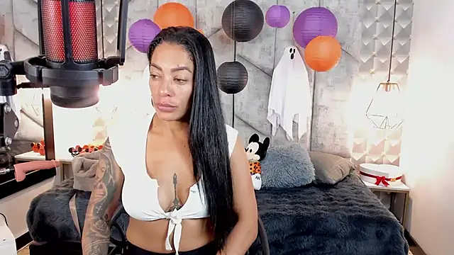 Snapshot of NiicolleMiller chatting on 10/24/25, 03:00 NiicolleMiller online show from 10/24/25, 03:00