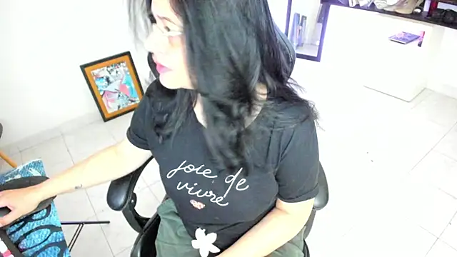 BellaFlaming online show from 04/18/26, 10:50
