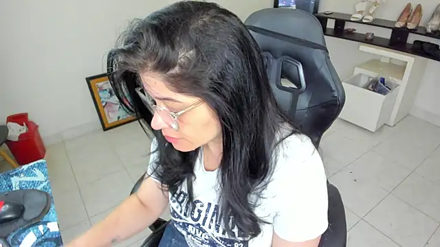 BellaFlaming online show from 05/04/26, 10:40