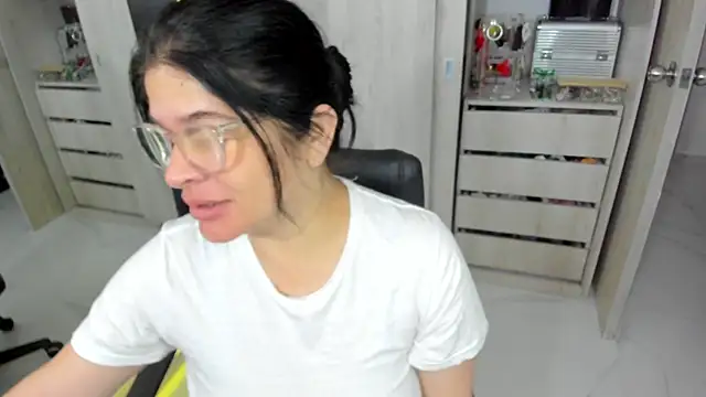 BellaFlaming online show from 05/30/26, 10:54