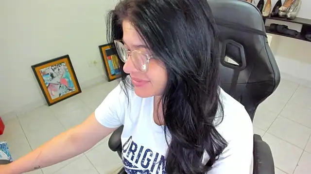 BellaFlaming online show from 04/23/26, 10:44