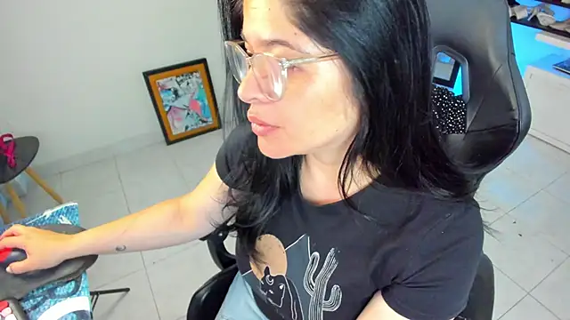 BellaFlaming online show from 04/13/26, 10:52