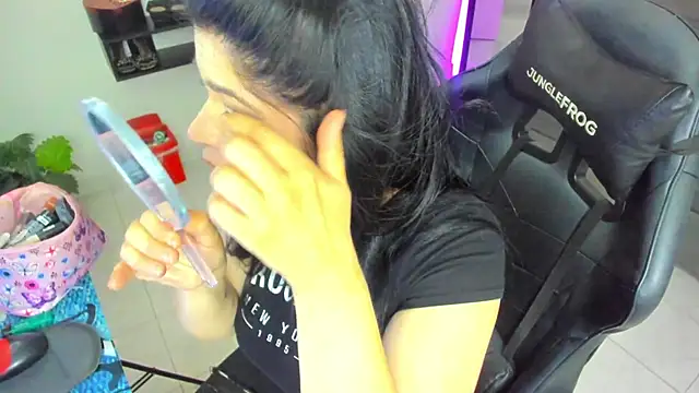 BellaFlaming online show from 11/26/25, 11:21