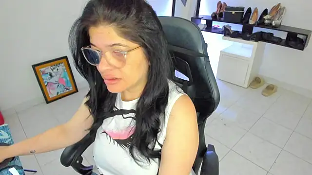 BellaFlaming online show from 04/21/26, 10:55