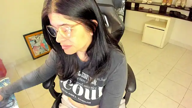 BellaFlaming online show from 04/30/26, 10:44