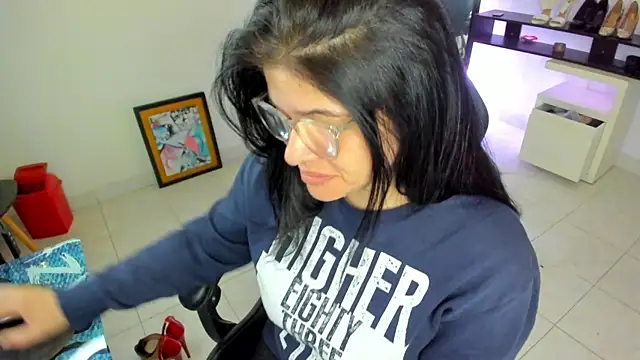 BellaFlaming online show from 04/28/26, 10:41