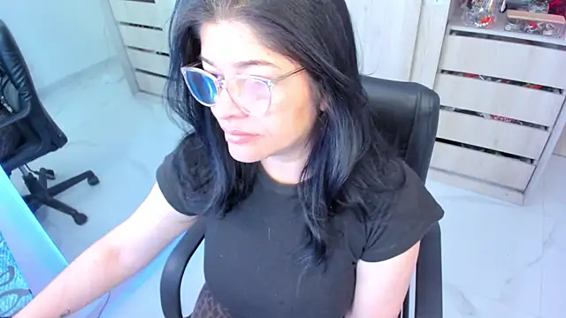 BellaFlaming online show from 06/25/26, 12:10