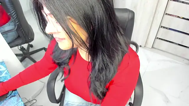 BellaFlaming online show from 06/18/26, 12:54