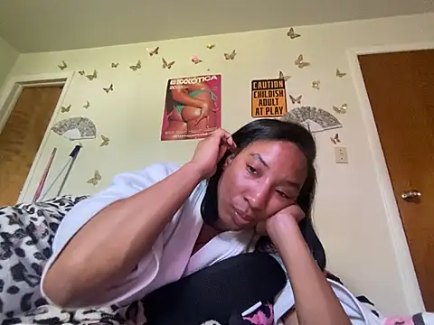 Snapshot of Iceblanca chatting on 05/27/26, 12:20 Iceblanca online show from 05/27/26, 12:20
