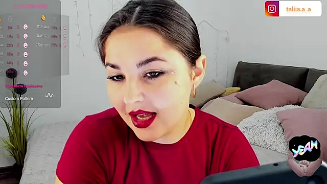 Snapshot of Talla_a chatting on 02/21/25, 07:23 Talla a online show from 02/21/25, 07:23
