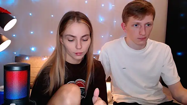 juliaanddima online show from 10/16/25, 10:18