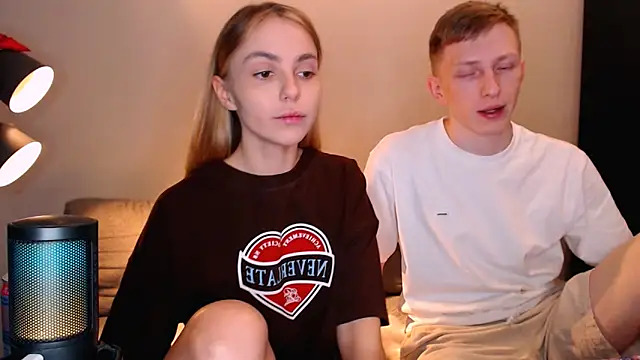 juliaanddima online show from 10/27/25, 10:54