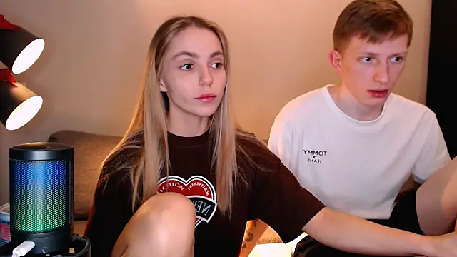 juliaanddima online show from 11/23/25, 09:36