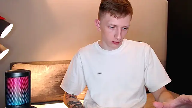 juliaanddima online show from 10/23/25, 09:02