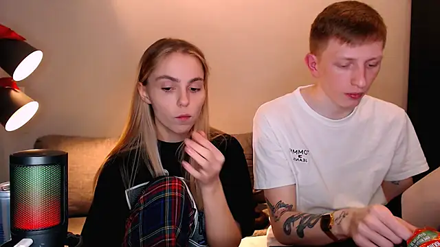 juliaanddima online show from 11/12/25, 10:13