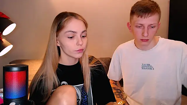 juliaanddima online show from 10/25/25, 09:48