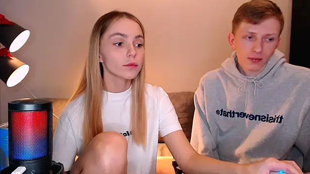 juliaanddima online show from 11/21/25, 08:46