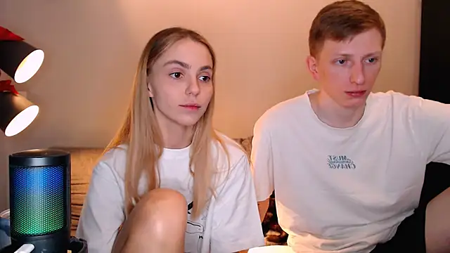 juliaanddima online show from 11/17/25, 09:19