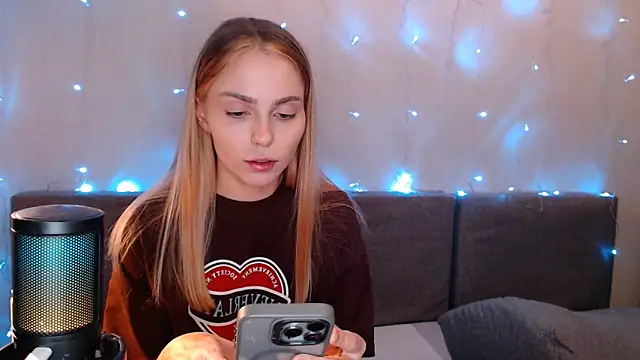 juliaanddima online show from 09/17/25, 09:39