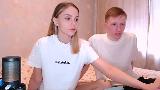 juliaanddima online show from 04/22/26, 08:21