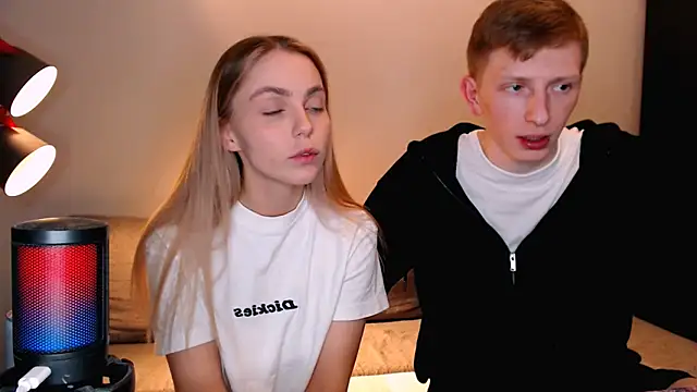 juliaanddima online show from 11/21/25, 09:25